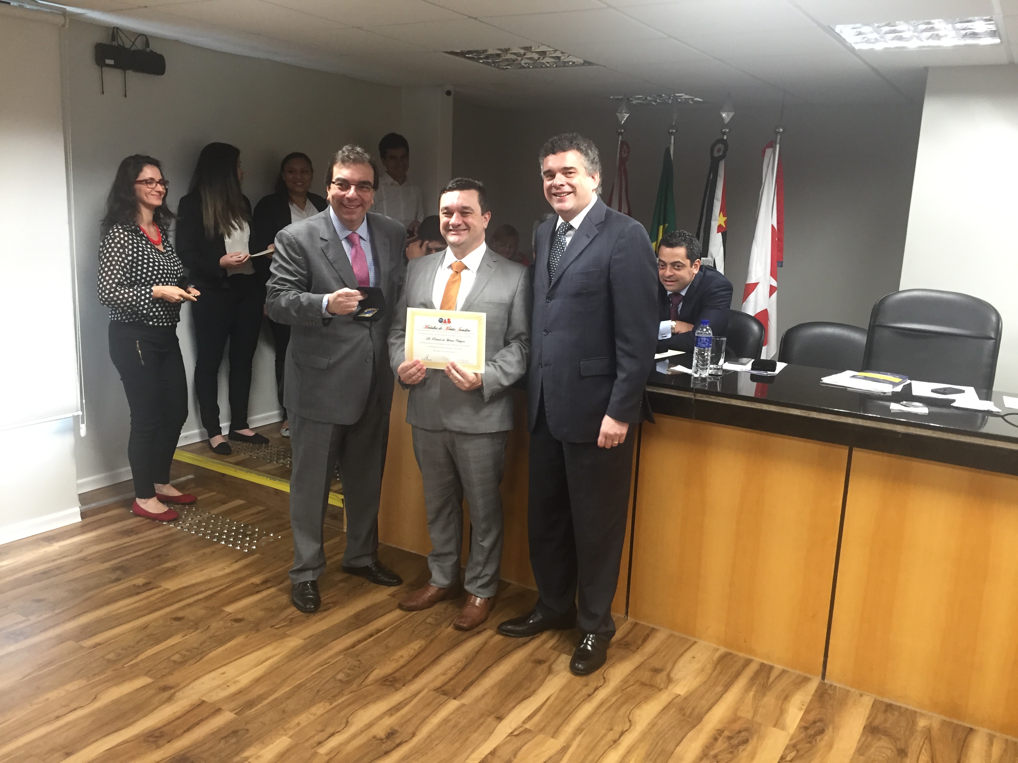 Dr. Ricardo Cabezón recebe medalha do mérito jurídico da OABSP